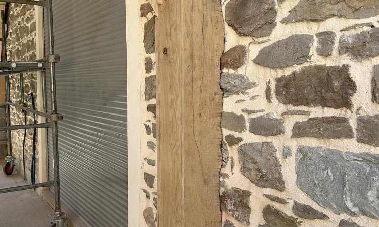 Création et pose d'un auvent en chêne à Panossas